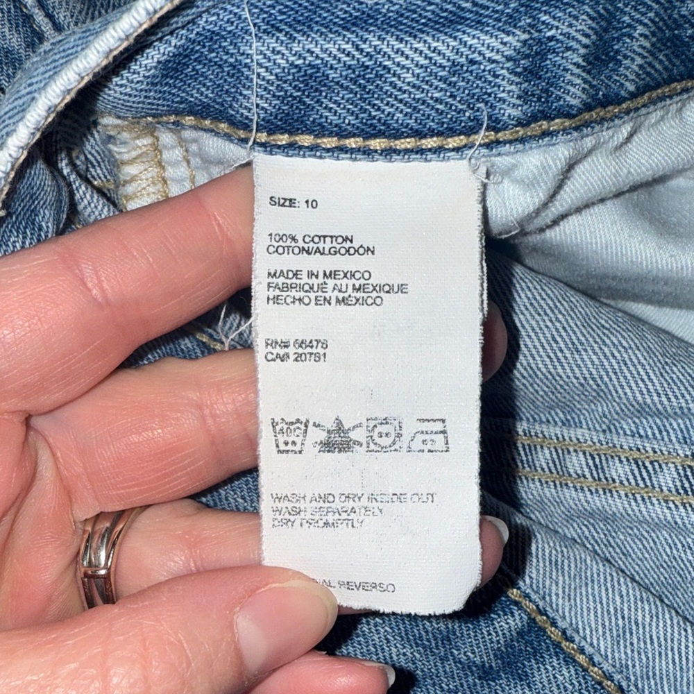 Tommy Hilfiger Women's Light Blue Jean Shorts - Picture 3 of 3